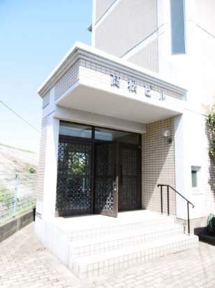 高松ビルのエントランス
