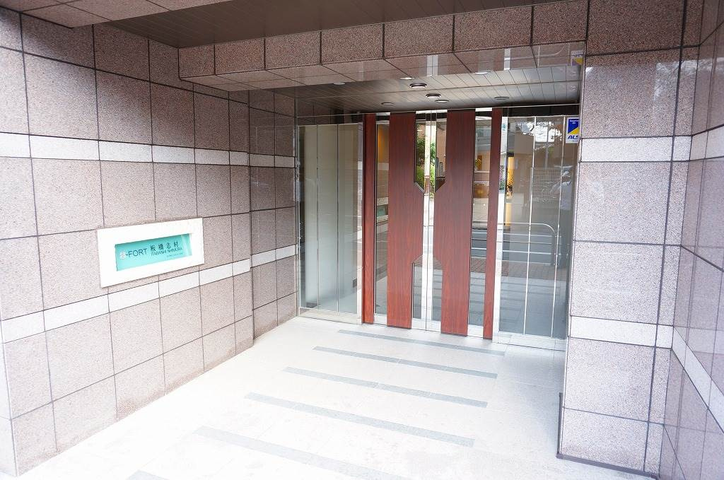 Bris板橋志村のエントランス