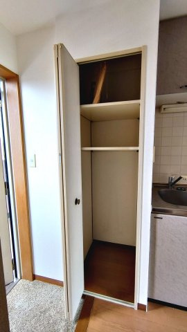 プレール綱島の収納|プレール綱島：玄関収納です2019年撮影