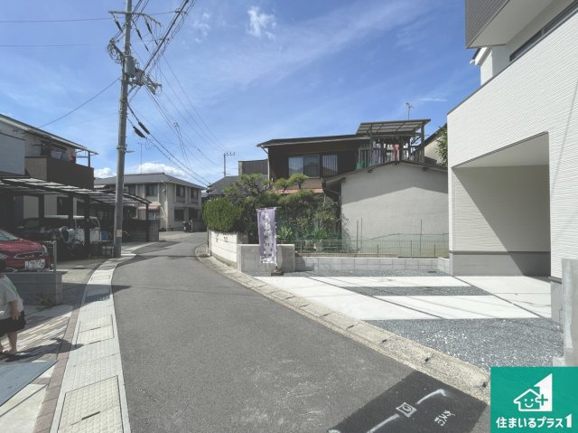 ★12(土)13(日)現地見学可能！★京都市山科区厨子奥苗代元町　第1期　限定1邸の前面道路含む現地写真|周辺は閑静な住宅街！前面道路広々で車の出し入れも便利です。駐車が苦手な方でも安心して車庫入れできます！
