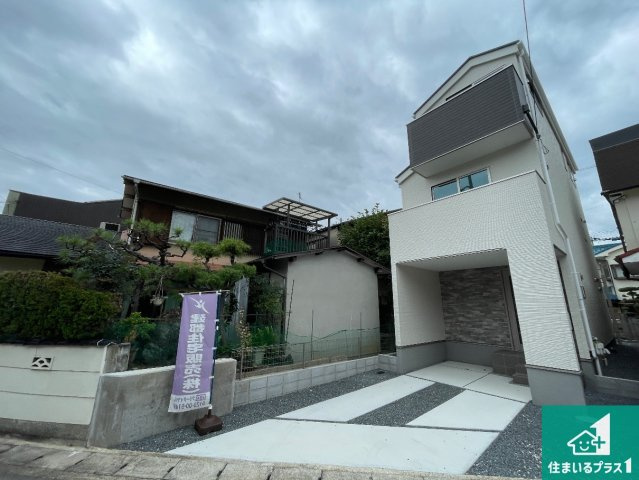 京都市山科区厨子奥苗代元町　第1期　新築一戸建ての駐車場|駐車スペース！散水栓があるので、こまめに愛車を洗えます！
