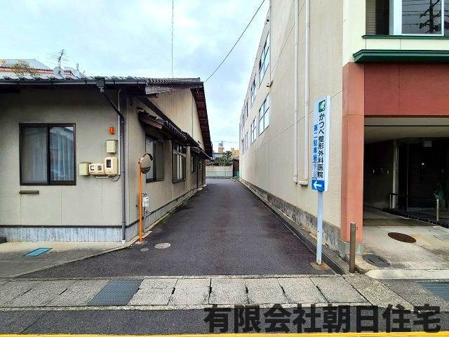 【周辺】 | 南田町 中古戸建 5DK  土地169.43坪 6,520万円 | 駐車場の入り口です