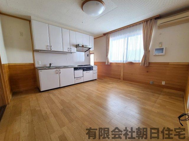 【居間・リビング】 | 南田町 中古戸建 5DK  土地169.43坪 6,520万円 | ゆったり過ごせる居間です