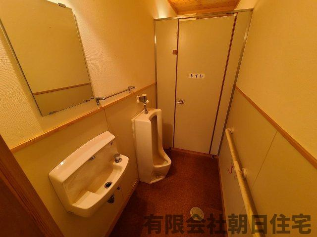 【トイレ】 | 南田町 中古戸建 5DK  土地169.43坪 6,520万円 | 清潔感のあるトイレです