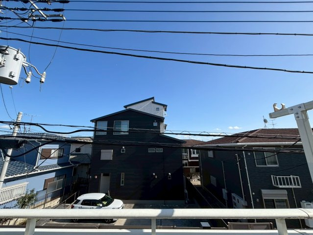 野田市山崎　中古戸建　平成26年築の前面道路含む現地写真