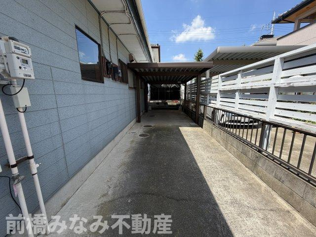 【中古】前橋市鶴が谷町　５Kの駐車場|カーポート付きの駐車スペースです