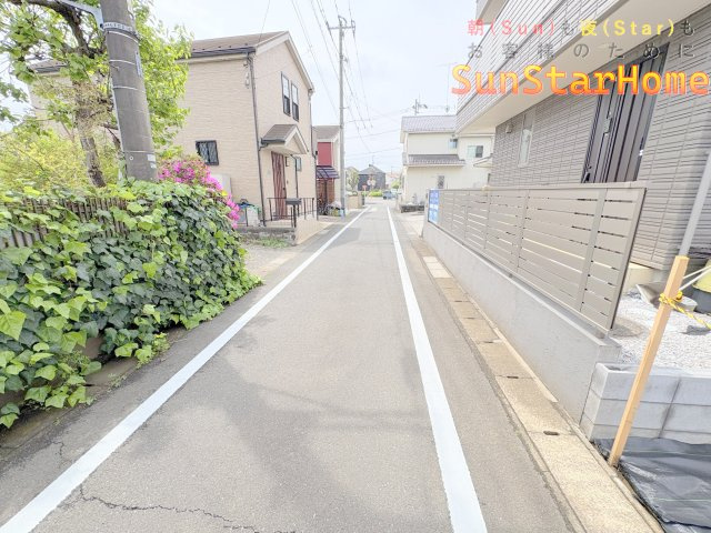 【サンスターホーム】瑞穂町長岡１丁目　建築条件無し売地の前面道路含む現地写真