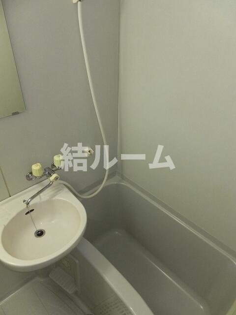新宿区西落合２丁目のアパートの浴室