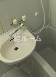 新宿区西落合２丁目のアパートの洗面所