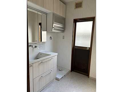 広島市佐伯区藤の木1丁目　中古一戸建ての独立洗面台