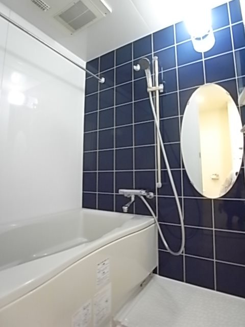 レジディア神戸磯上の浴室