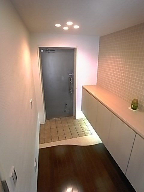 コム・クレール西宮北口の玄関