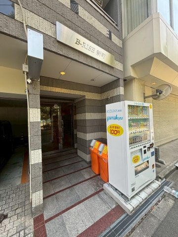 B-RISE新町のエントランス