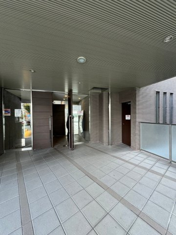 エステムプラザ難波WESTリバークロスのエントランス|建物の内部です
