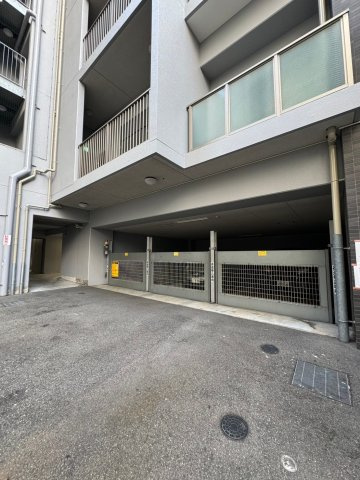 エステムプラザ難波WESTリバークロスの駐車場|駐車スペースもあります