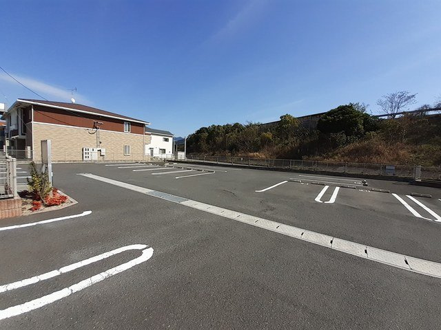 ロワンテール　Ⅱの駐車場