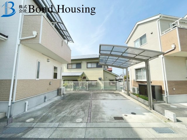  100万円分リフォーム選択可 駐車並列2台 玉津町高津橋 良質戸建の駐車場