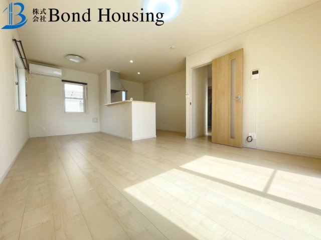  100万円分リフォーム選択可 駐車並列2台 玉津町高津橋 良質戸建の居間・リビング