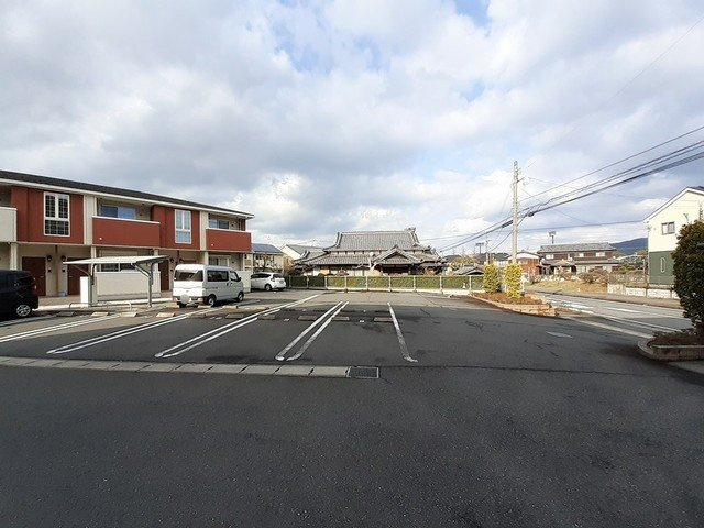 レインボーヒルズ愛坂Ⅱの駐車場