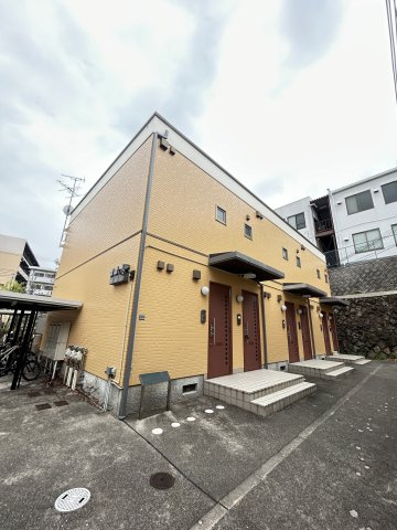 ウィズ諏訪山A棟の外観
