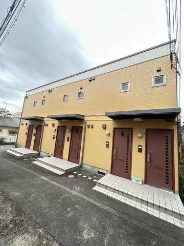 ウィズ諏訪山A棟の外観