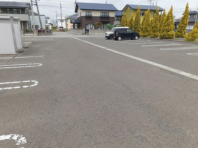 ブルス・ハープⅢの駐車場|駐車場があるので、車を買う予定の方も安心です