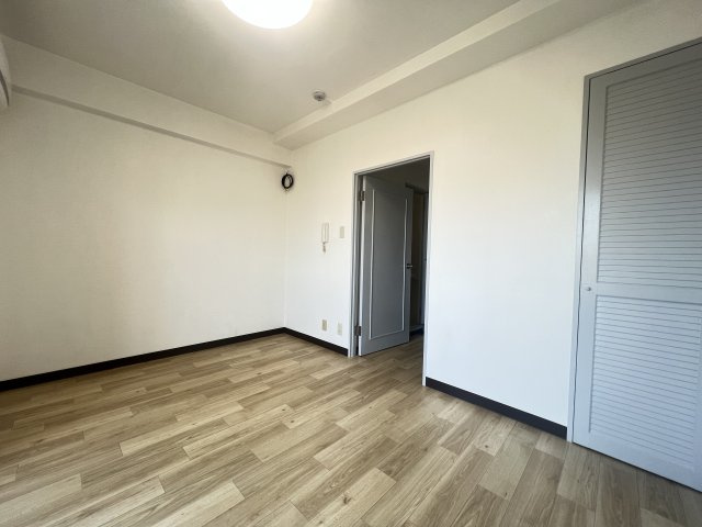 キャピタル壱番館の洋室