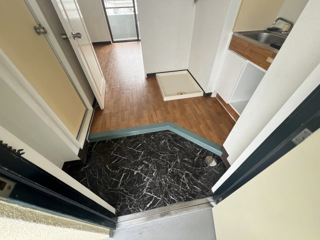 キャピタル壱番館の玄関|退去予定のため参考写真