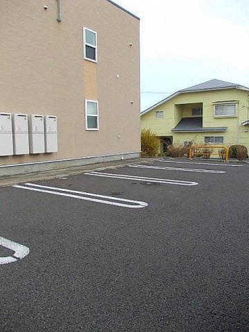 ガーネット　ガーデンの駐車場|駐車場です