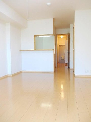ガーネット　ガーデンの内装|明るい室内です