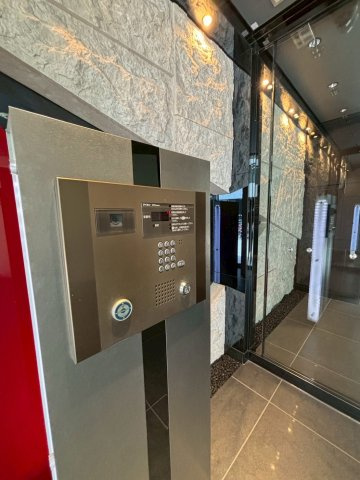 ルーエ本町のロビー