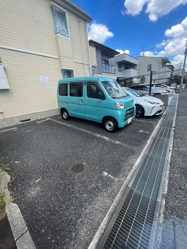 フォレストコートの駐車場