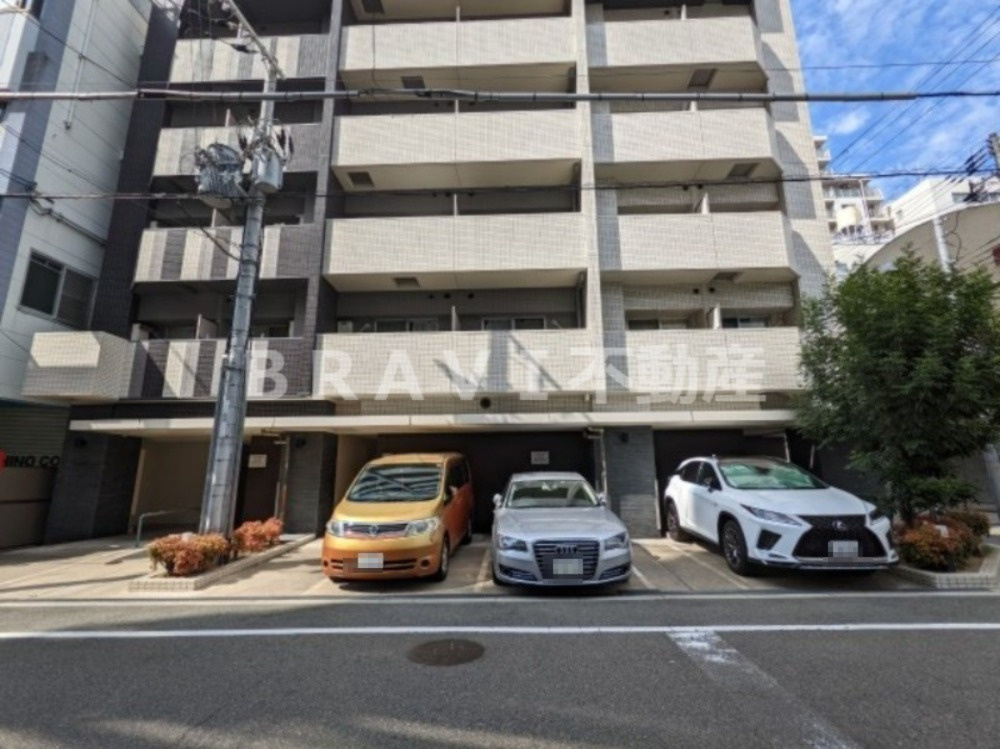 アドバンス大阪城グラシア　BRAVI不動産の駐車場