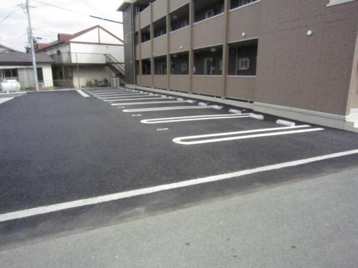 コンフォート新橋の駐車場
