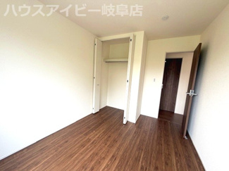 【洋室】 | 安八町氷取平屋の新築戸建全2棟！暮らしやすい家事動線が魅力の平屋建て！お車並列3台可能！ | 安八町氷取平屋の新築戸建全2棟！暮らしやすい家事動線が魅力の平屋建て！お車並列3台可能！