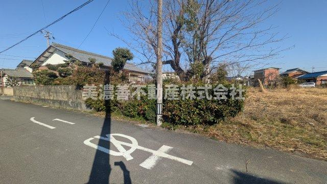 ６６３０２　安八郡神戸町大字末守土地の前面道路含む現地写真