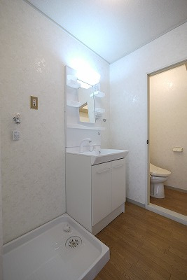 グランドールかたやまＡ棟の独立洗面台|※写真は別の部屋のものです。