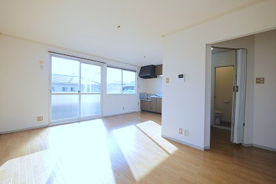 グランドールかたやまＡ棟の居間・リビング|※写真は別の部屋のものです。