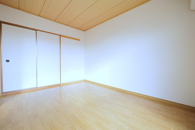 グランドールかたやまＡ棟の寝室|※写真は別の部屋のものです。