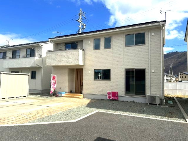 中古戸建　千曲市大字寂蒔の前面道路含む現地写真