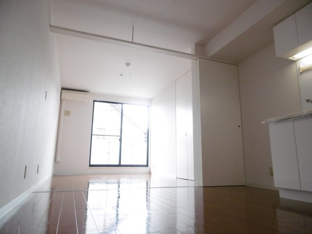 Ｐａｒｋ　Ｃｏｕｒｔ　離宮前の居間・リビング