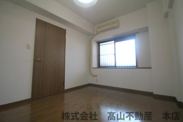 ロワールマンション東郷駅前の洋室|内装については現状優先となります。