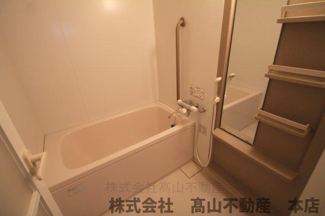 ロワールマンション東郷駅前の浴室|内装については現状優先となります。