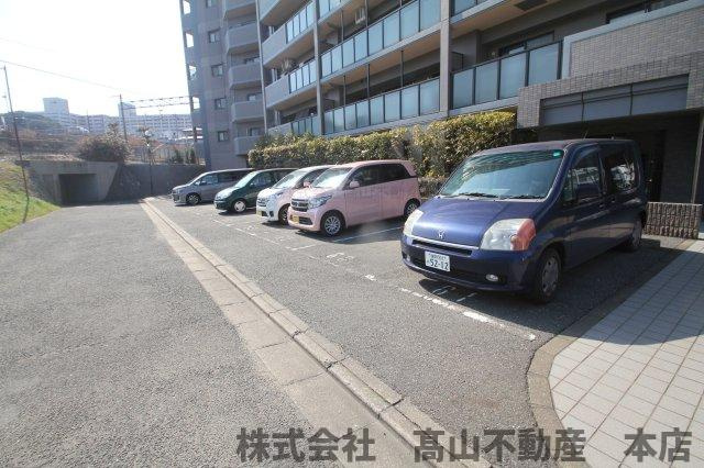 ロワールマンション東郷駅前の駐車場