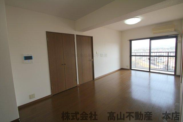 ロワールマンション東郷駅前の居間・リビング|内装については現状優先となります。