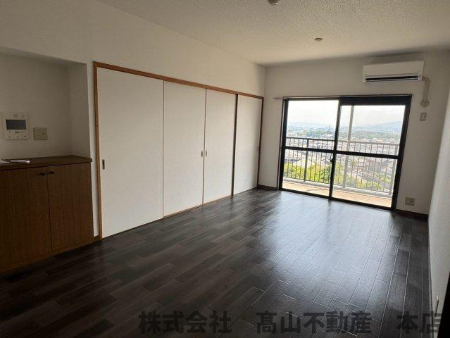 ロワールマンション東郷駅前の居間・リビング|内装については現状優先となります。