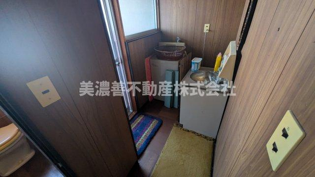 ６６２８１　安八郡神戸町大字末守中古住宅の洗面所