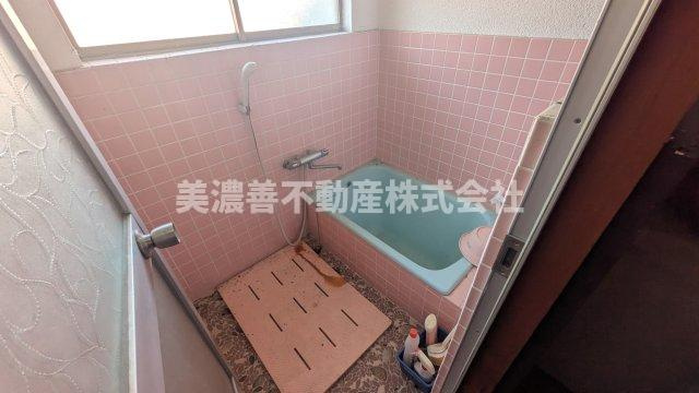 ６６２８１　安八郡神戸町大字末守中古住宅の浴室