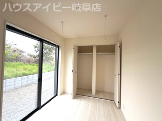 【洋室】 | 安八町氷取平屋の新築戸建全2棟！暮らしやすい家事動線が魅力の平屋建て！お車並列3台可能！ | 安八町氷取平屋の新築戸建全2棟！暮らしやすい家事動線が魅力の平屋建て！お車並列3台可能！