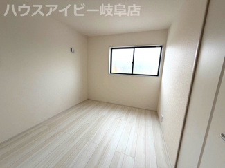 【洋室】 | 安八町氷取平屋の新築戸建全2棟！暮らしやすい家事動線が魅力の平屋建て！お車並列3台可能！ | 安八町氷取平屋の新築戸建全2棟！暮らしやすい家事動線が魅力の平屋建て！お車並列3台可能！